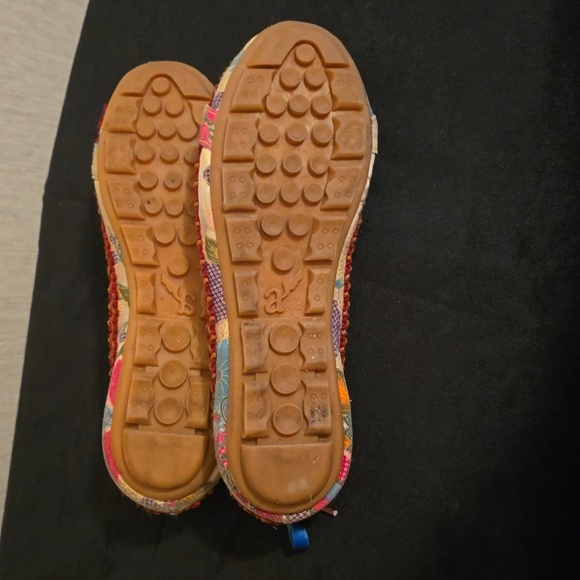 Sandals - Picture 3 of 4